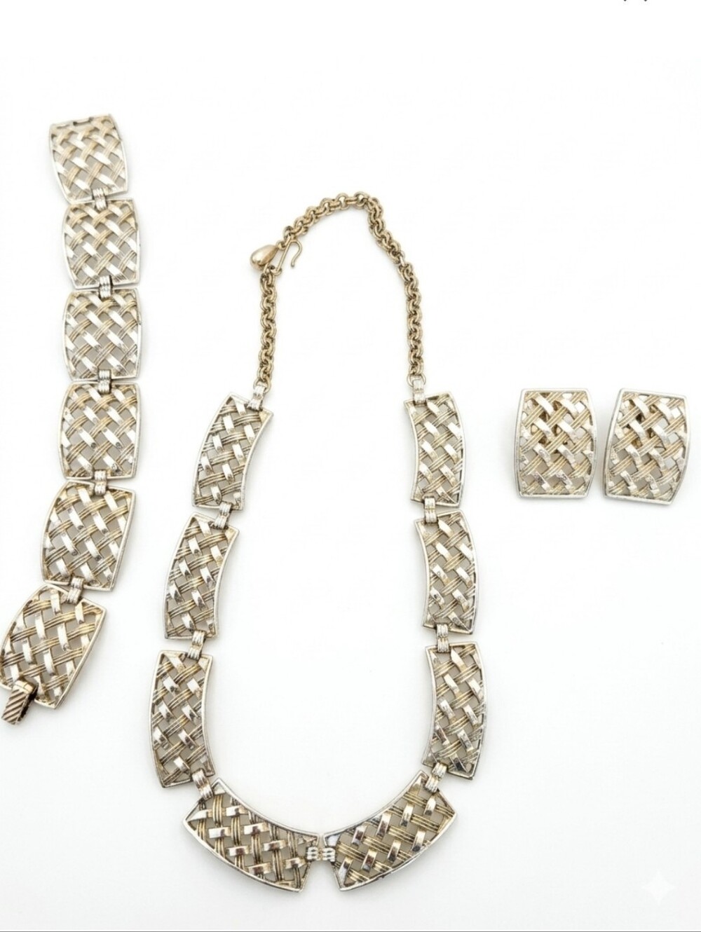 Vtg Sarah Coventry "Cosmopolitan" Basket Weave Light Gold Tone Jewelry Set